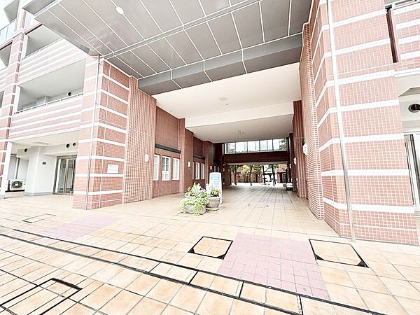 落ち着いた雰囲気のエントランス