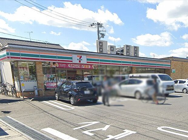コンビニ 400m セブン-イレブン 八潮2丁目店