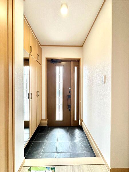 明るい玄関はお客様をお出迎えするのにぴったりです！