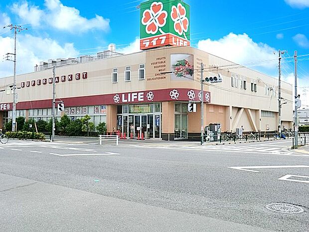 スーパー 1500m ライフ六町駅前店