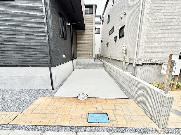 目の前が駐車場だと雨の日も大量にお買い物をした時も便利ですね