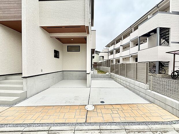 目の前が駐車場だと雨の日も大量にお買い物をした時も便利ですね