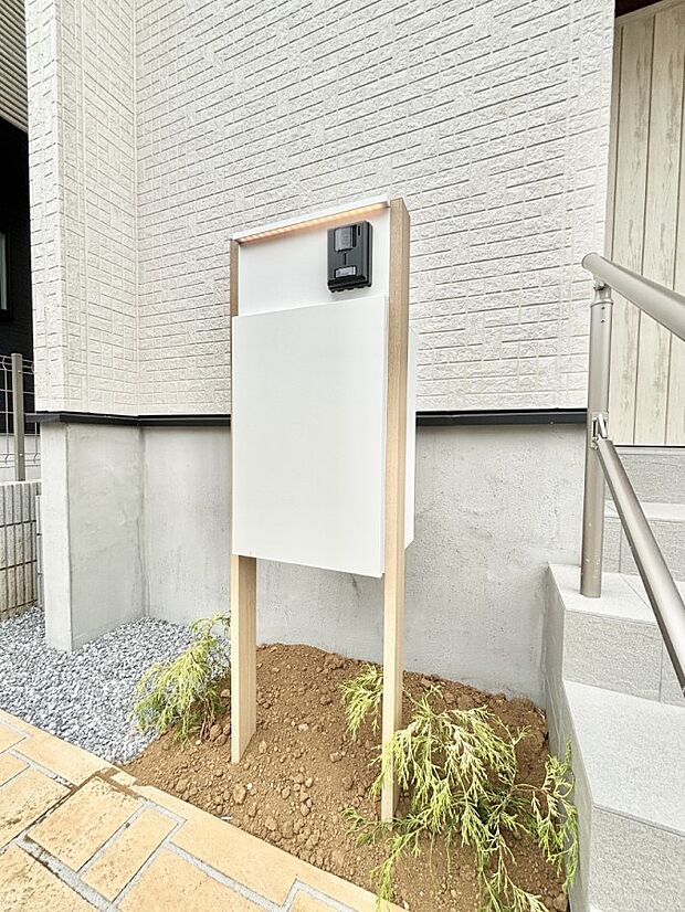 シンプルデザインのポスト。