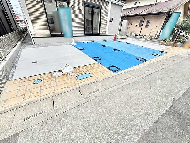 4台駐車可!ご家族みんなの自転車も置ける広々カースペース。