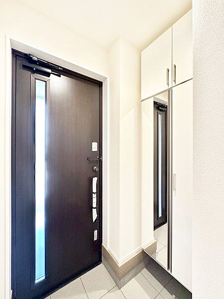 明るい玄関はお客様をお出迎えするのにぴったりです！