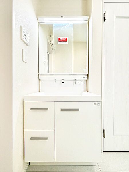 収納力と機能性に優れた洗面化粧台