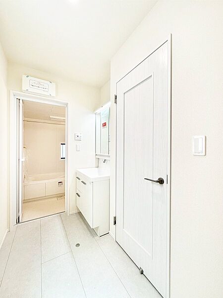 身支度もスムーズにおこなえる脱衣場。