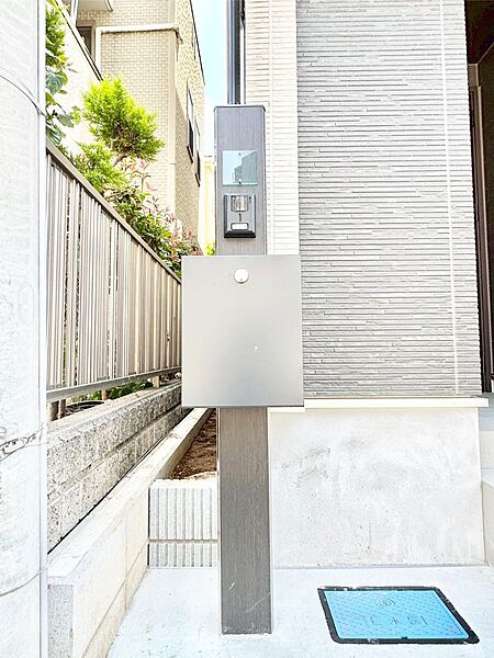 シンプルデザインのポスト。