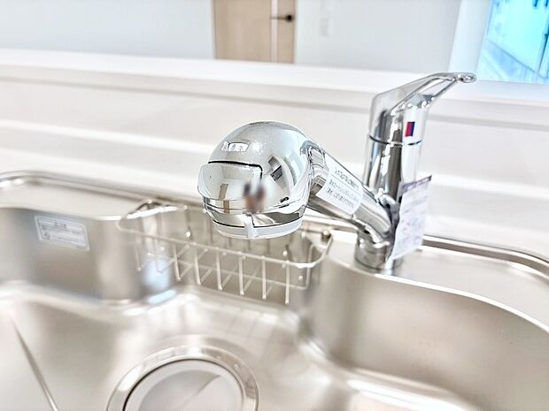 いつでも清潔なおいしいお水を。一つの水栓で水道水と浄水を使い分け。