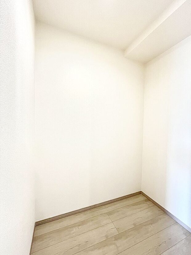 たっぷりの納戸スペースで快適に暮らせそう   