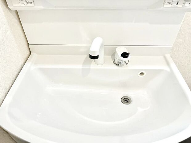 ハンドシャワー付き！使いやすい洗面台。