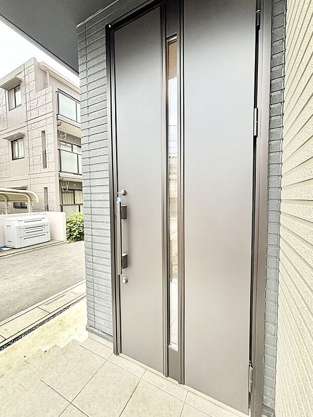 大切な家族、来客を出迎える玄関。