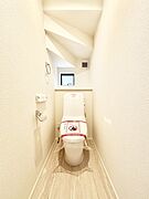 トイレは1階と2階それぞれに配置されていてとても便利です。 