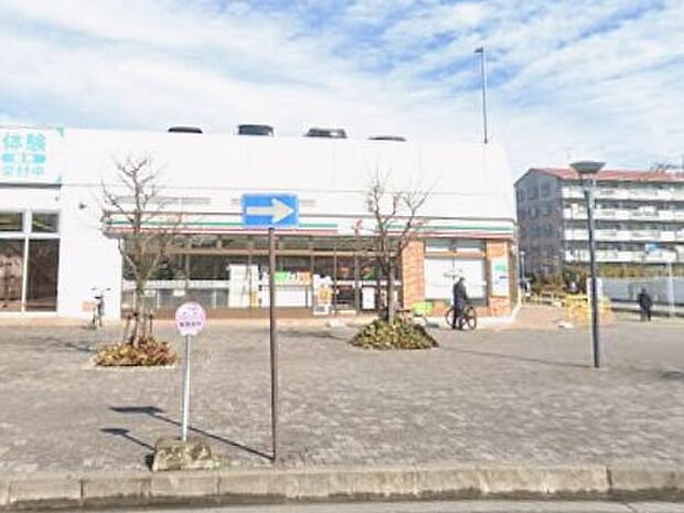 コンビニ m セブン-イレブン 久喜東鷲宮駅前店