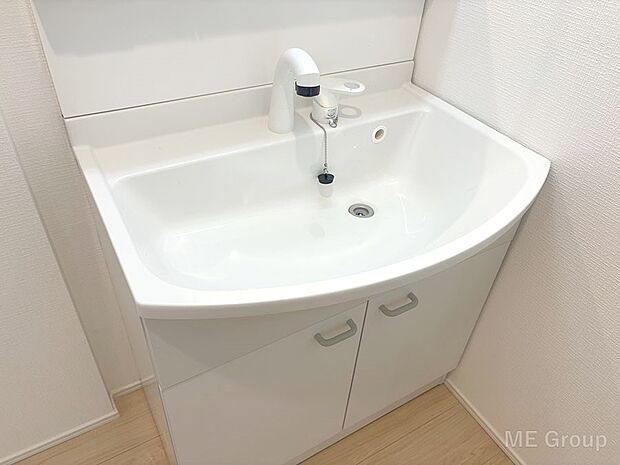 ハンドシャワー付き！使いやすい洗面台。