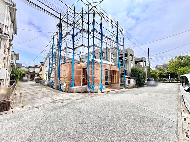 角地なので日当たりも良く、お家が堂々として見えます。