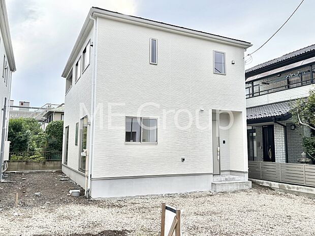 たっぷりの陽光と開放感に包まれる明るい住まい
