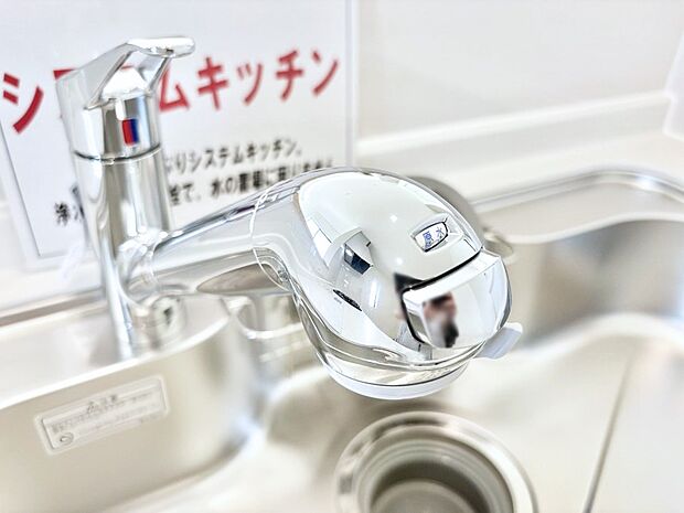 いつでも清潔なおいしいお水を。一つの水栓で水道水と浄水を使い分け。