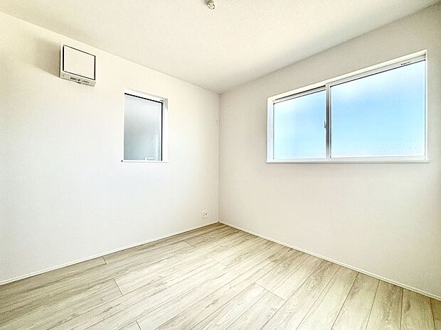 2面採光で気持ちよく自然光が取り入れられるのでお子様のお部屋にもピッタリ