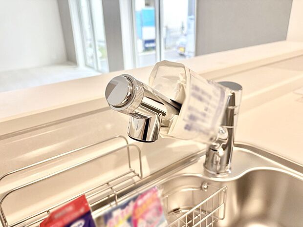いつでも清潔なおいしいお水を。一つの水栓で水道水と浄水を使い分け。