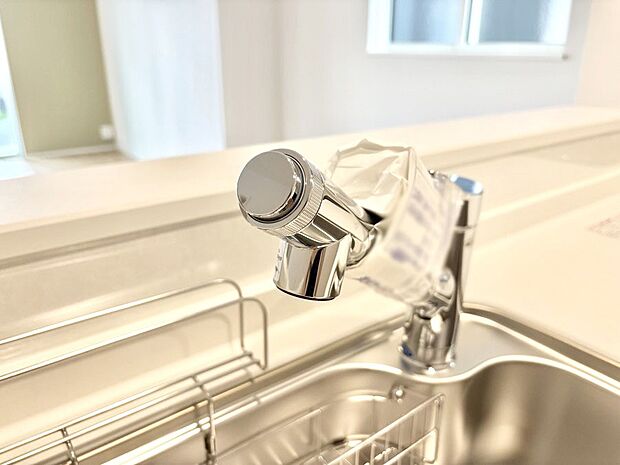 いつでも清潔なおいしいお水を。一つの水栓で水道水と浄水を使い分け。