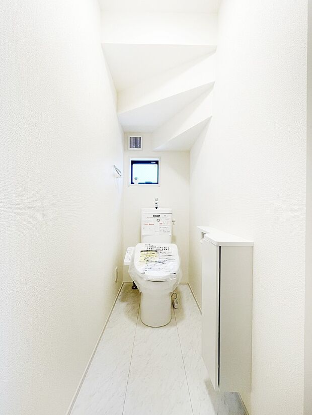 明るく清潔感のあるトイレです。