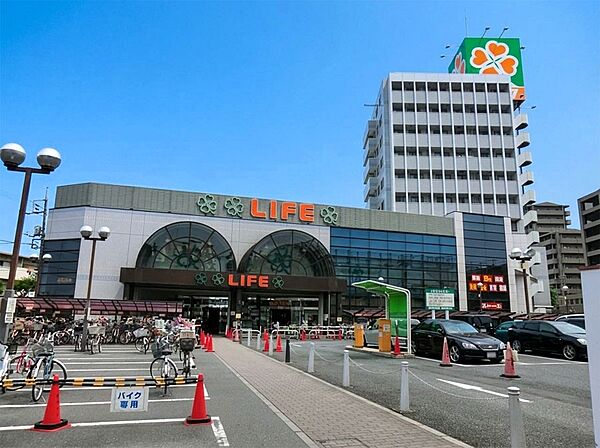 スーパー 600m ライフ平和台店