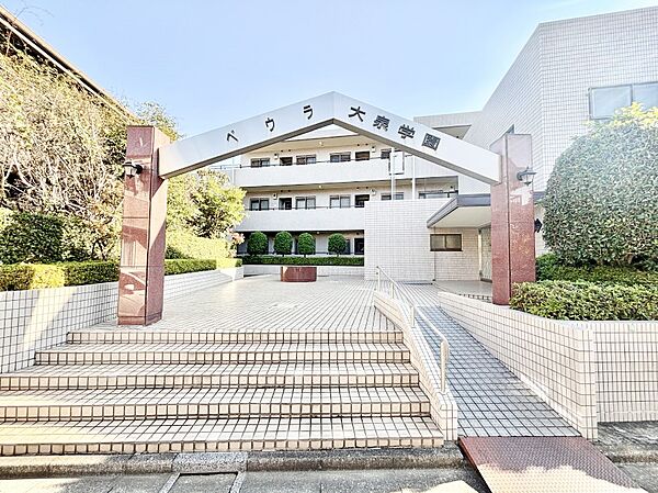 住居者や来訪者を気持ちよくお出迎え。落ち着いた雰囲気のエントランス