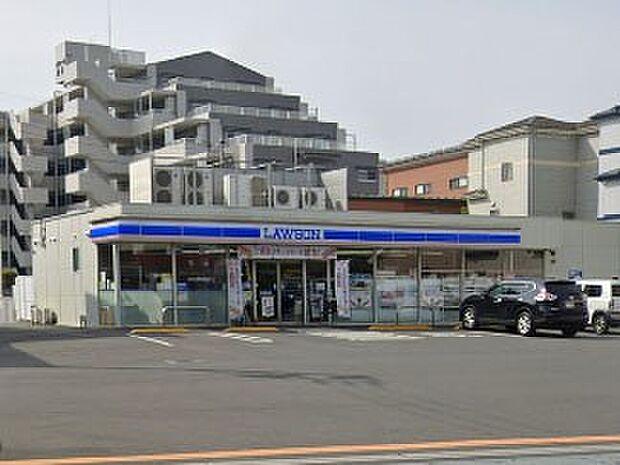 コンビニ 700m ローソン 北本中央二丁目店
