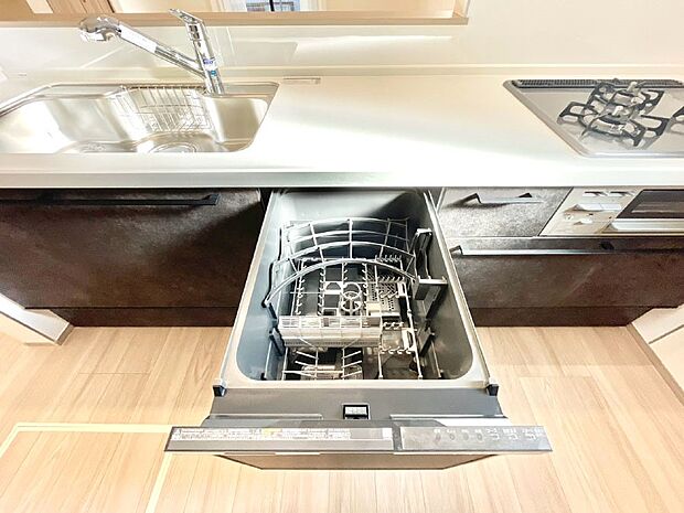 面倒なお片づけは食洗機にお任せ！家事の負担が減って、時間にも気持ちにもゆとりができます。