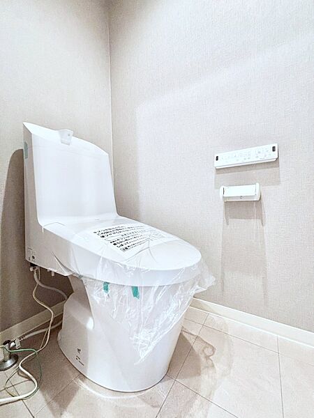 明るく清潔感のあるトイレです。