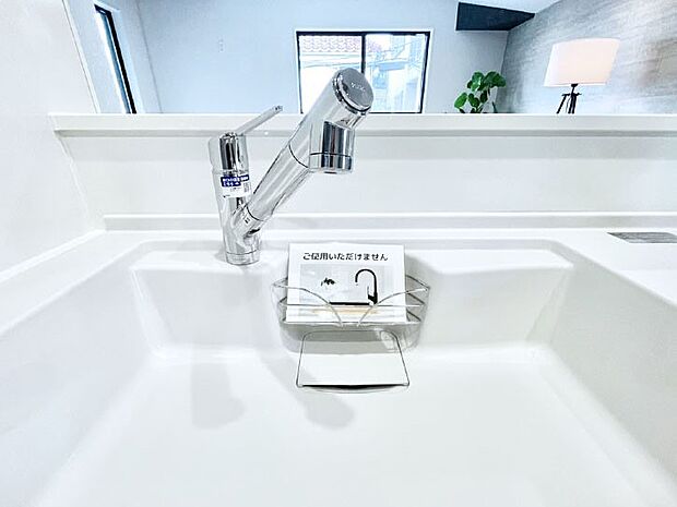 いつでも清潔なおいしいお水を。一つの水栓で水道水と浄水を使い分け。