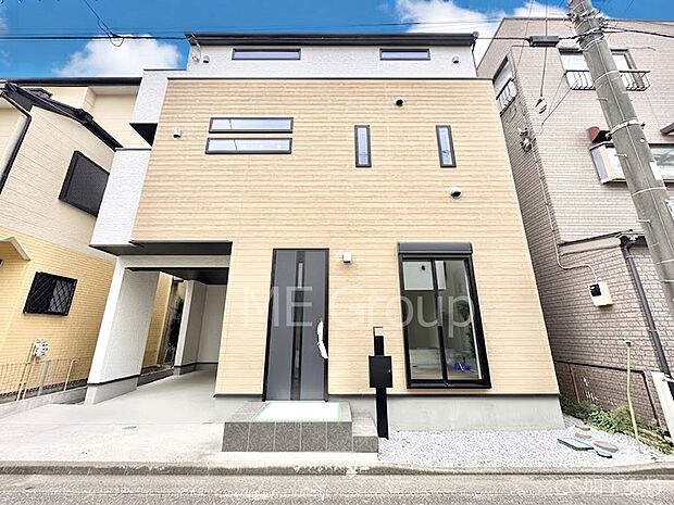 洗練された外観、上質な住空間が広がる室内は永く安心して過ごせる住居です。