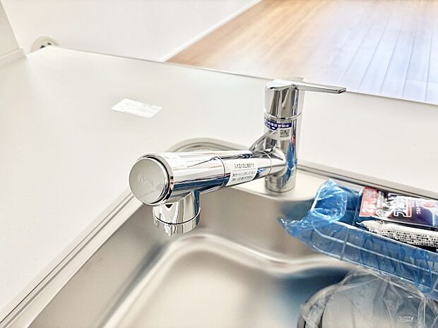いつでも清潔なおいしいお水を。一つの水栓で水道水と浄水を使い分け。