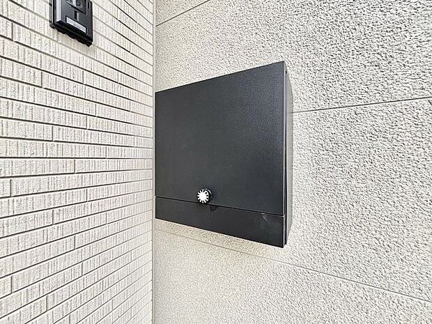 シンプルデザインのポスト。
