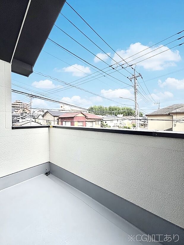 暖かな陽光が降り注ぐバルコニーはお洗濯におすすめ。爽やかな風も心地よいです。