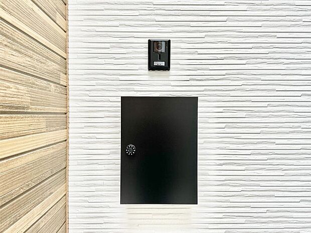 シンプルデザインのポスト。