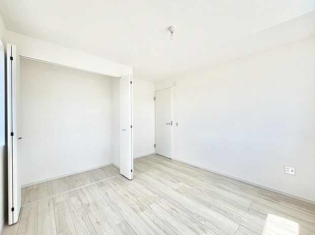 クローゼット付きのお部屋で充実したプライベート時間を過ごせます。