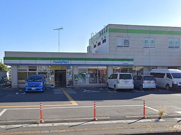 コンビニ 400m ファミリーマート 川越南田島店