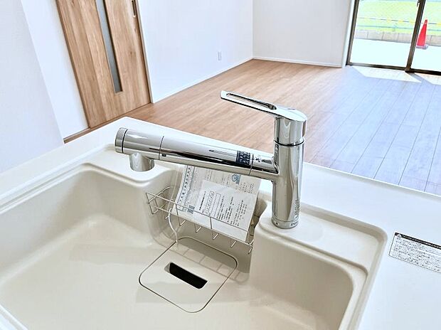 いつでも清潔なおいしいお水を。一つの水栓で水道水と浄水を使い分け。