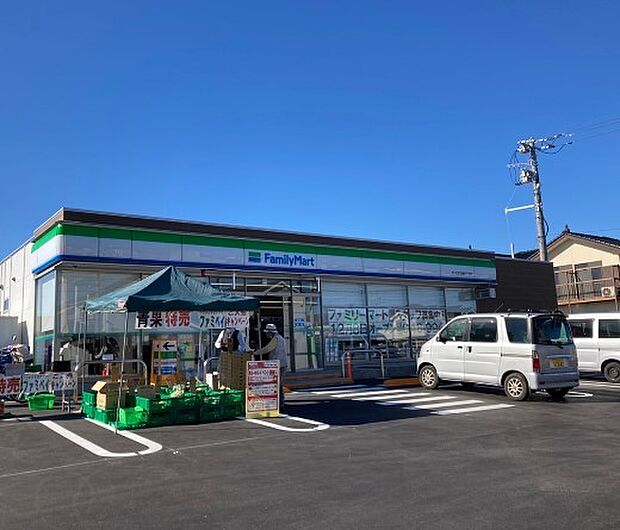 コンビニ 400m ファミリーマート さいたま三橋五丁目店