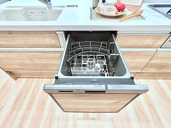 面倒なお片づけは食洗機にお任せ！家事の負担が減って、時間にも気持ちにもゆとりができます。