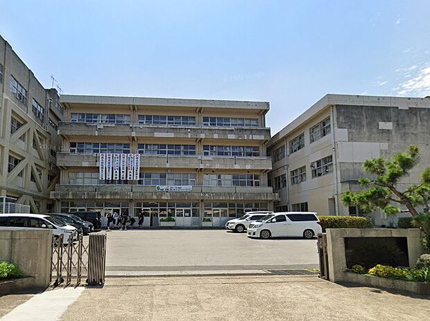 中学校 1240m 松戸市立六実中学校