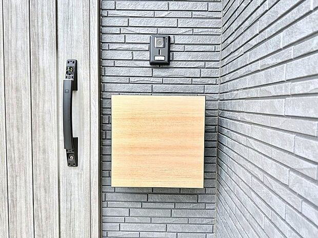 シンプルデザインのポスト。
