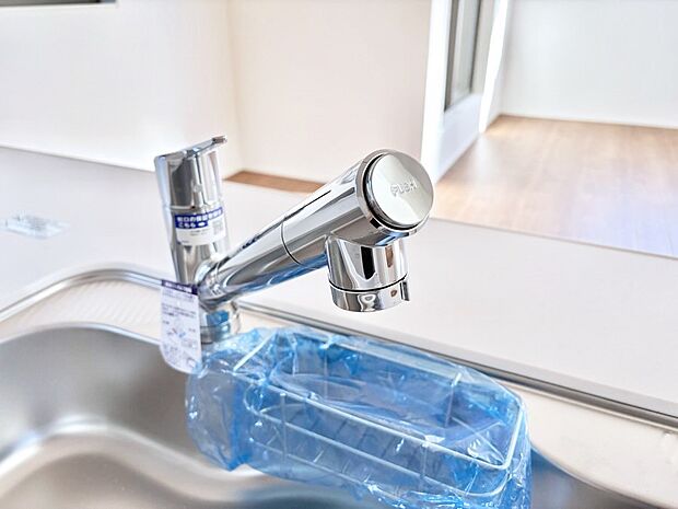 いつでも清潔なおいしいお水を。一つの水栓で水道水と浄水を使い分け。