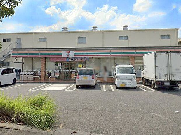 コンビニ 100m セブン-イレブン 八潮緑町3丁目店