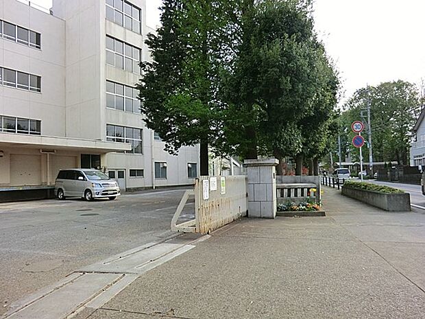 中学校 2600m 所沢市立富岡中学校