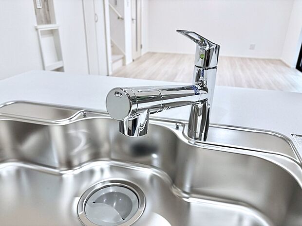 いつでも清潔なおいしいお水を。一つの水栓で水道水と浄水を使い分け。