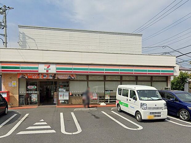 コンビニ 300m セブン-イレブン 草加苗塚町店