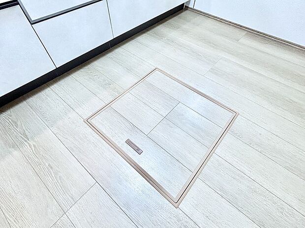 床下収納付き!日用品・非常用品の収納にも大活躍。